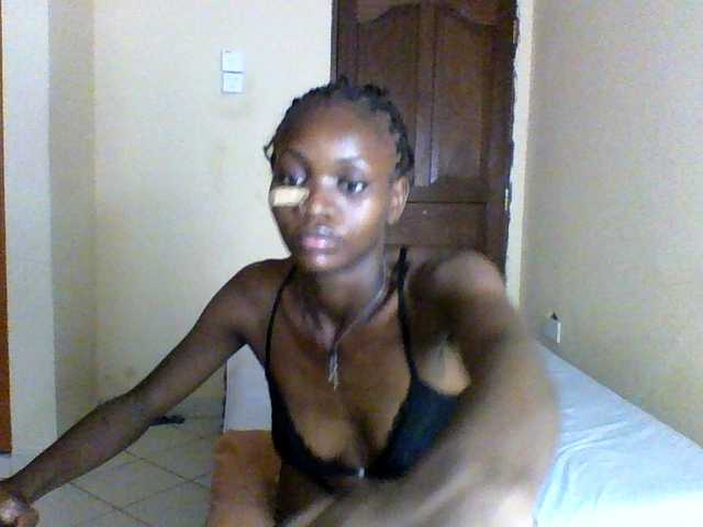 Luna-Noir live cam on BongaCams