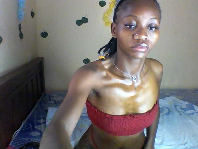 Luna-Noir live cam on BongaCams