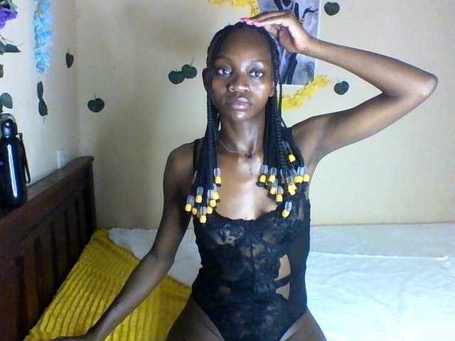 Luna-Noir live cam on BongaCams