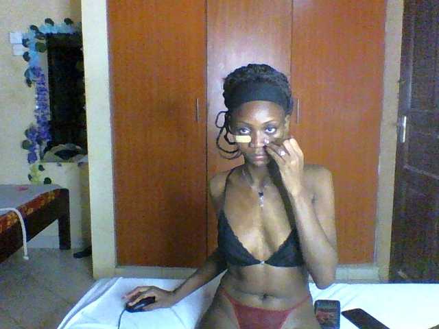 Luna-Noir live cam on BongaCams