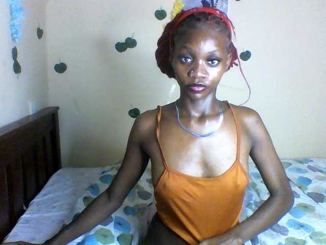 Luna-Noir live cam on BongaCams
