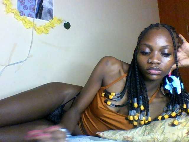 Luna-Noir live cam on BongaCams