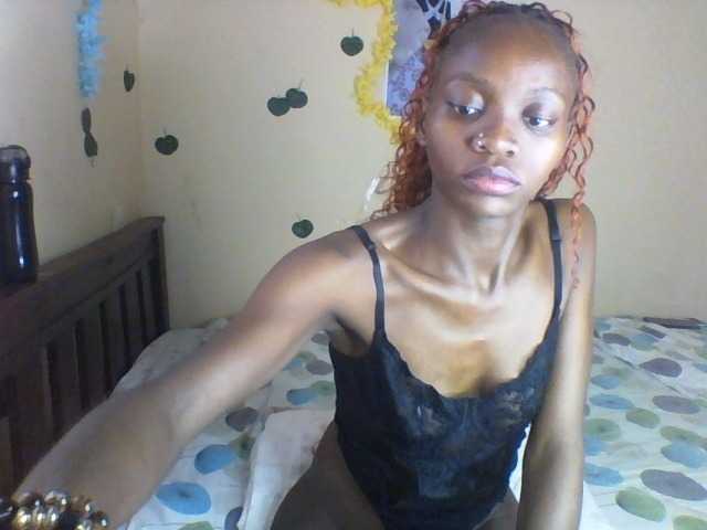 Luna-Noir live cam on BongaCams