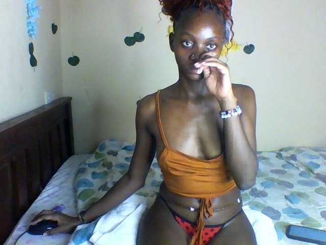 Luna-Noir live cam on BongaCams