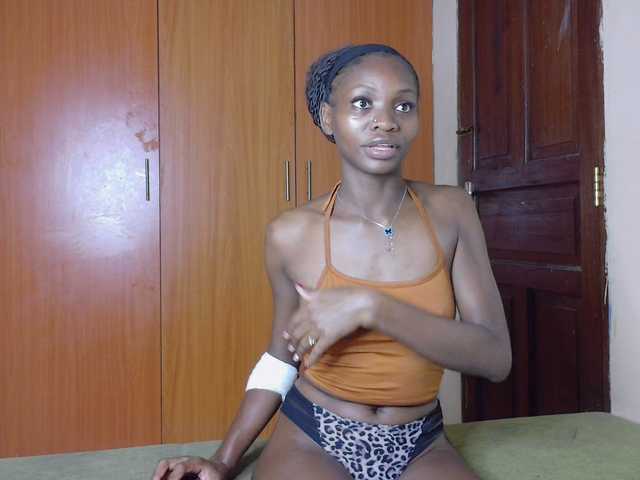 Luna-Noir live cam on BongaCams