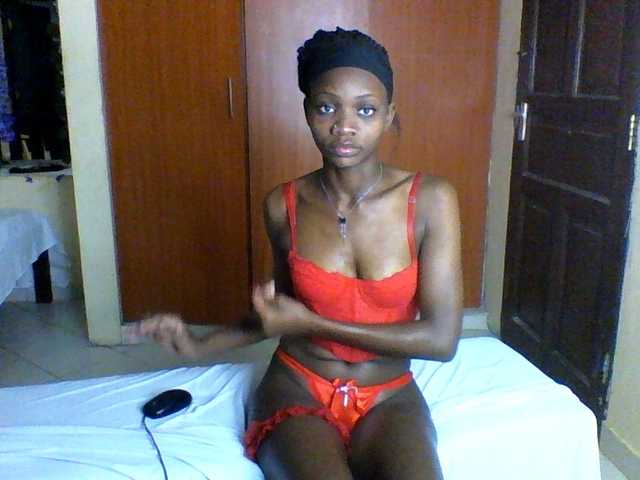 Luna-Noir live cam on BongaCams