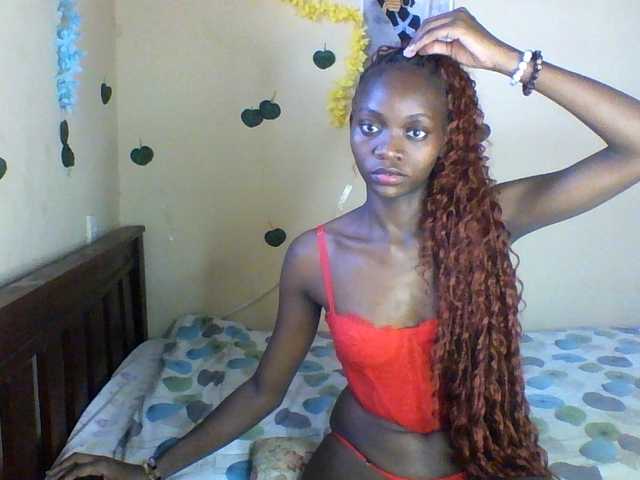 Luna-Noir live cam on BongaCams