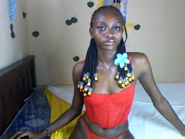 Luna-Noir live cam on BongaCams