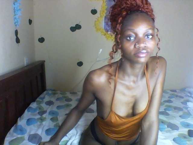 Luna-Noir live cam on BongaCams