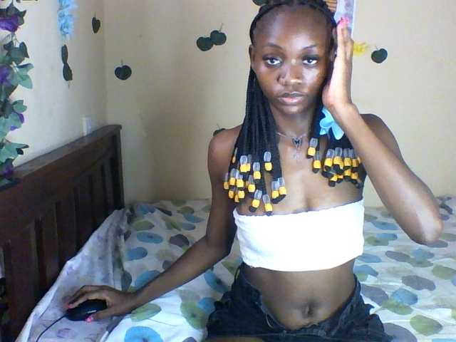 Luna-Noir live cam on BongaCams