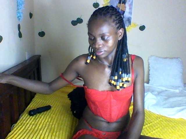 Luna-Noir live cam on BongaCams