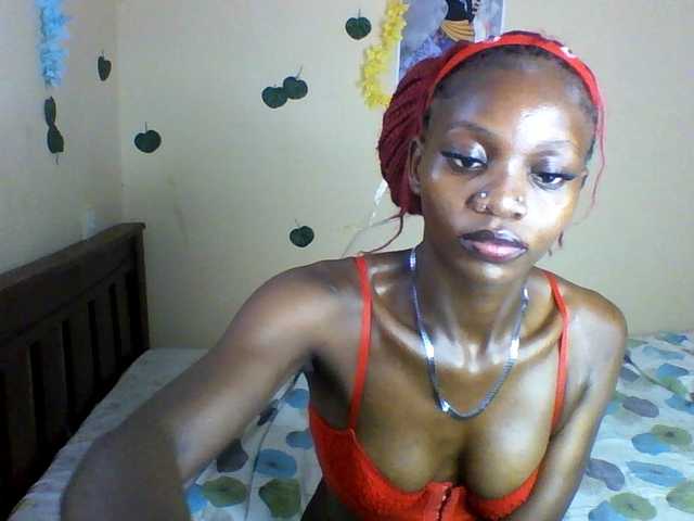 Luna-Noir live cam on BongaCams