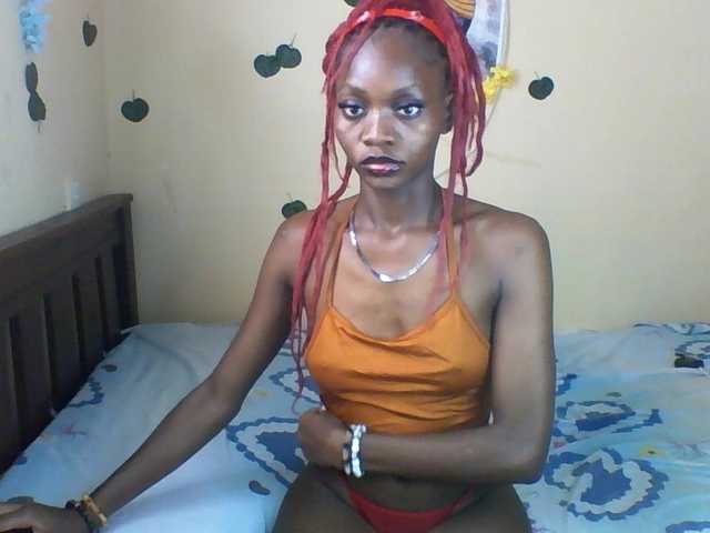 Luna-Noir live cam on BongaCams