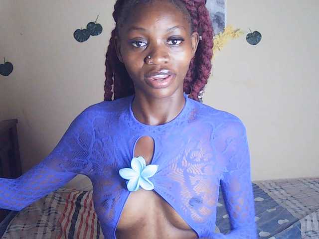 Luna-Noir live cam on BongaCams