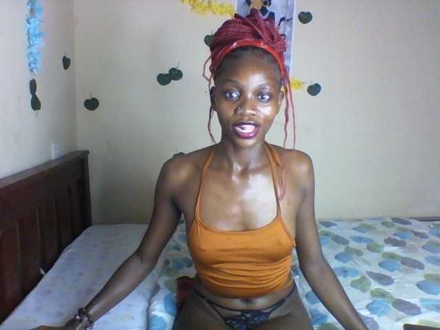 Luna-Noir live cam on BongaCams