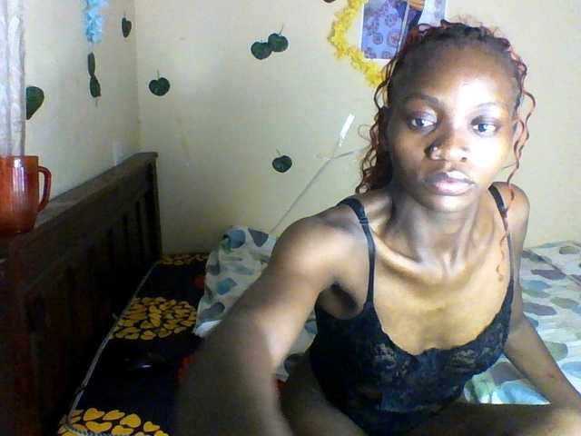Luna-Noir live cam on BongaCams
