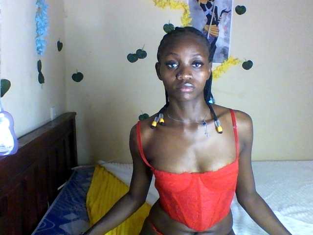 Luna-Noir live cam on BongaCams