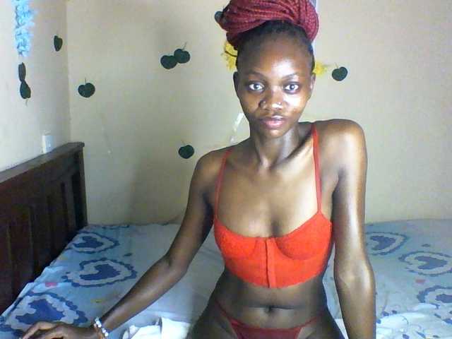 Luna-Noir live cam on BongaCams