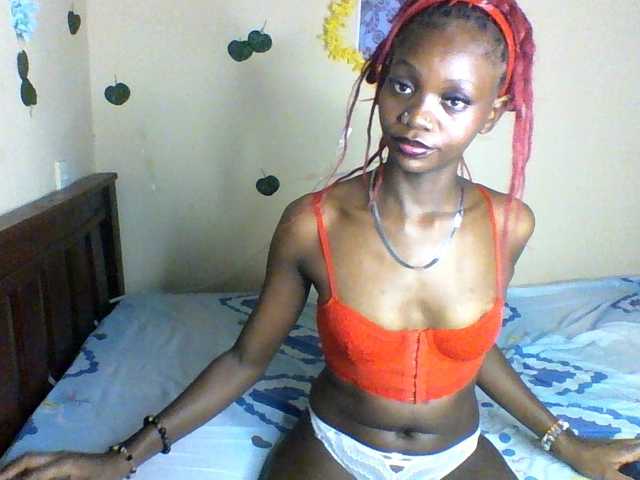 Luna-Noir live cam on BongaCams
