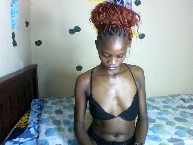 Luna-Noir live cam on BongaCams