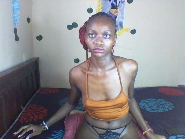 Luna-Noir live cam on BongaCams