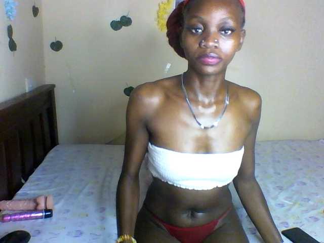 Luna-Noir live cam on BongaCams