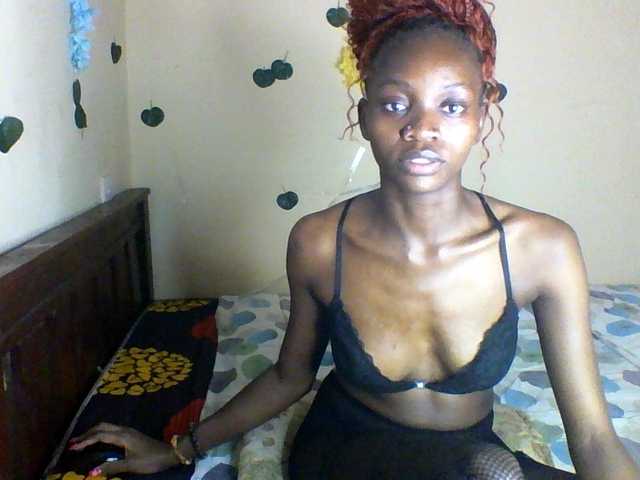 Luna-Noir live cam on BongaCams