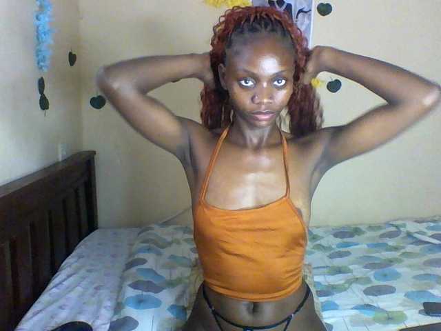 Luna-Noir live cam on BongaCams