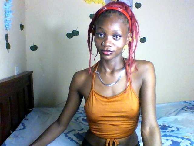 Luna-Noir live cam on BongaCams