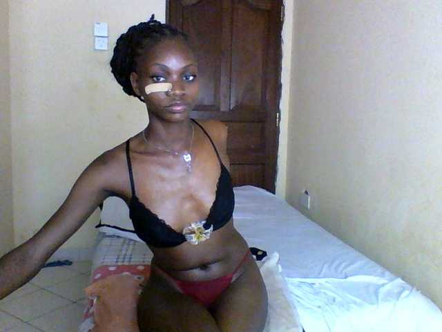 Luna-Noir live cam on BongaCams