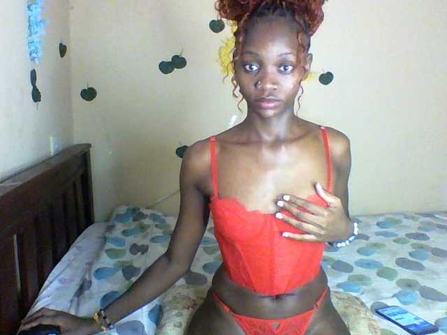Luna-Noir live cam on BongaCams