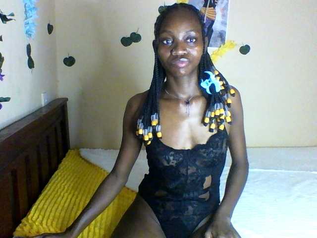 Luna-Noir live cam on BongaCams