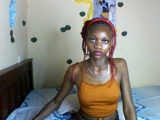 Luna-Noir live cam on BongaCams