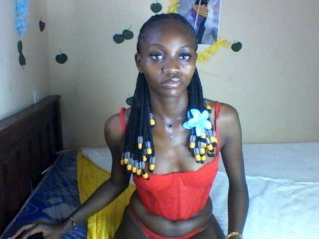 Luna-Noir live cam on BongaCams