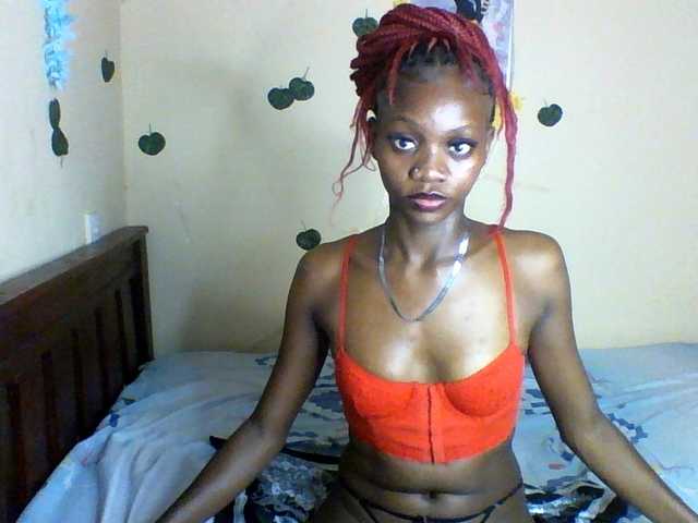 Luna-Noir live cam on BongaCams