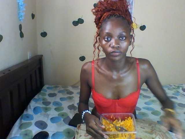 Luna-Noir live cam on BongaCams