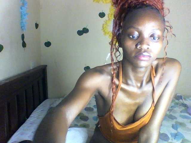 Luna-Noir live cam on BongaCams
