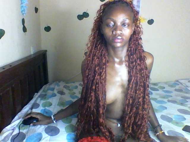 Luna-Noir live cam on BongaCams