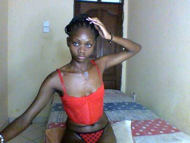 Luna-Noir live cam on BongaCams
