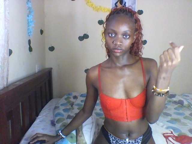 Luna-Noir live cam on BongaCams