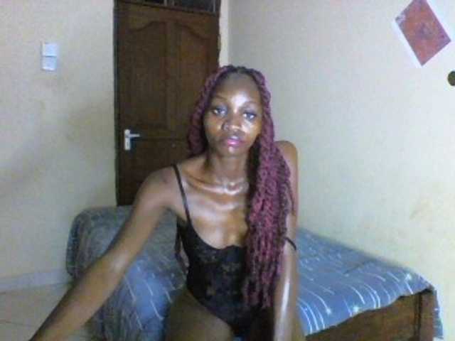 Luna-Noir live cam on BongaCams