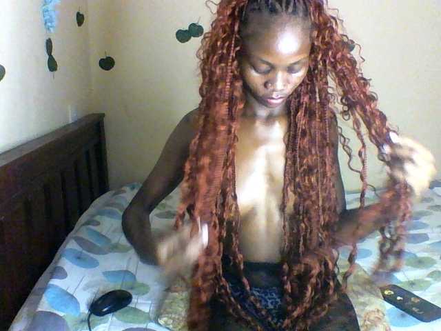 Luna-Noir live cam on BongaCams