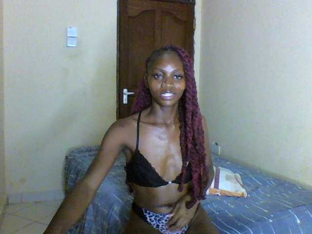 Luna-Noir live cam on BongaCams