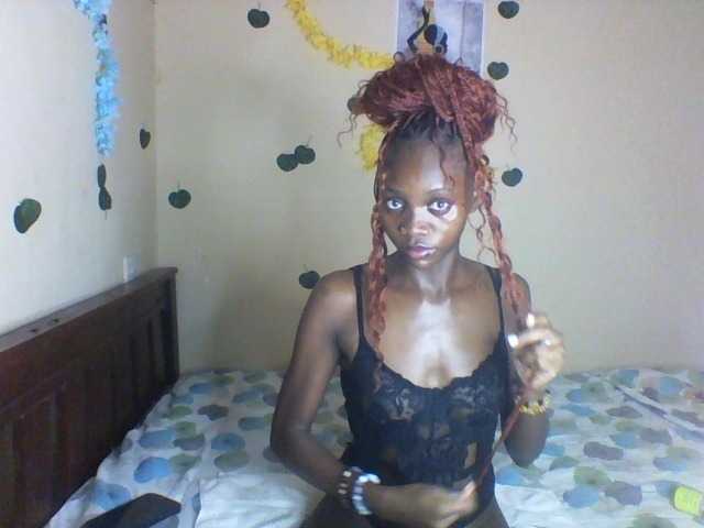 Luna-Noir live cam on BongaCams