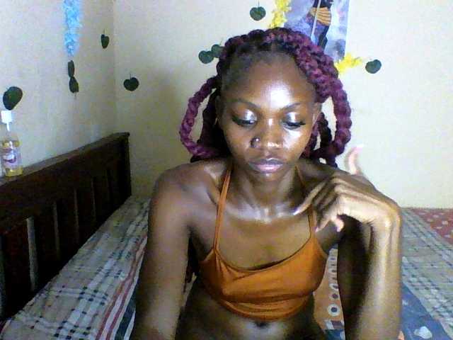 Luna-Noir live cam on BongaCams