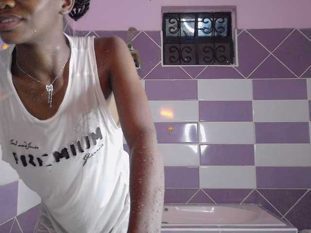 Luna-Noir live cam on BongaCams