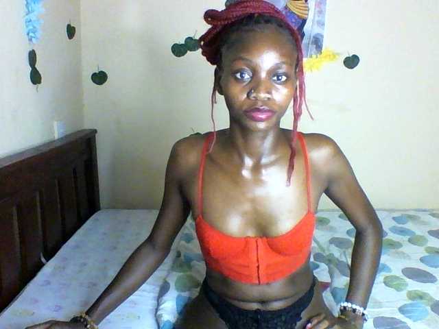 Luna-Noir live cam on BongaCams