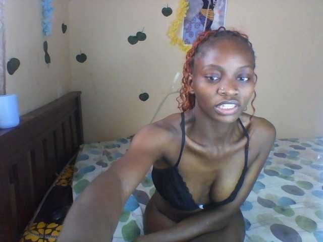 Luna-Noir live cam on BongaCams