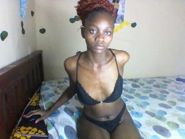 Luna-Noir live cam on BongaCams