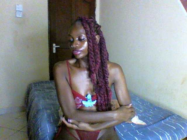 Luna-Noir live cam on BongaCams